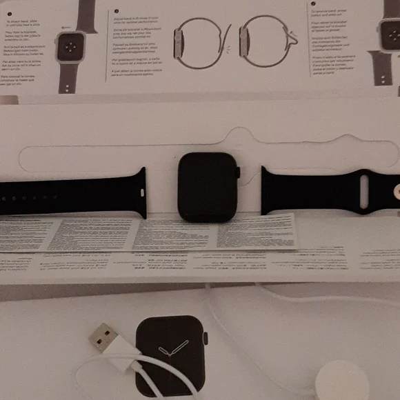 Brand new Apple Watch, Series 6 - Picture 6 of 8